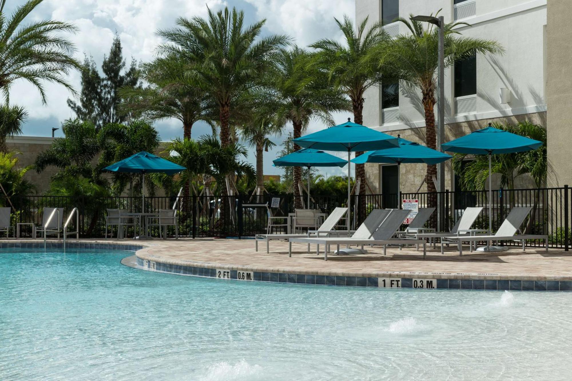 Home2 Suites By Hilton Cape Canaveral Cruise Port Bagian luar foto